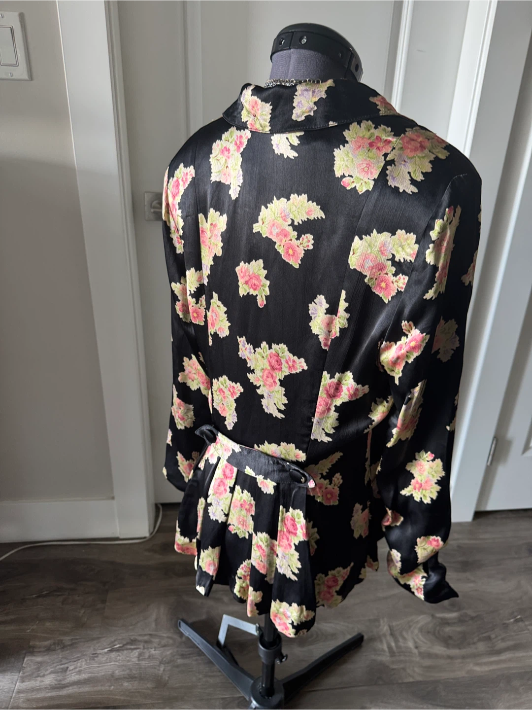 Betsey johnson Floral Satin Button-Front Jacket size small - photo 2