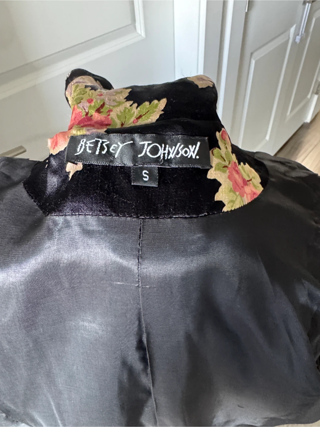 Betsey johnson Floral Satin Button-Front Jacket size small - photo 5