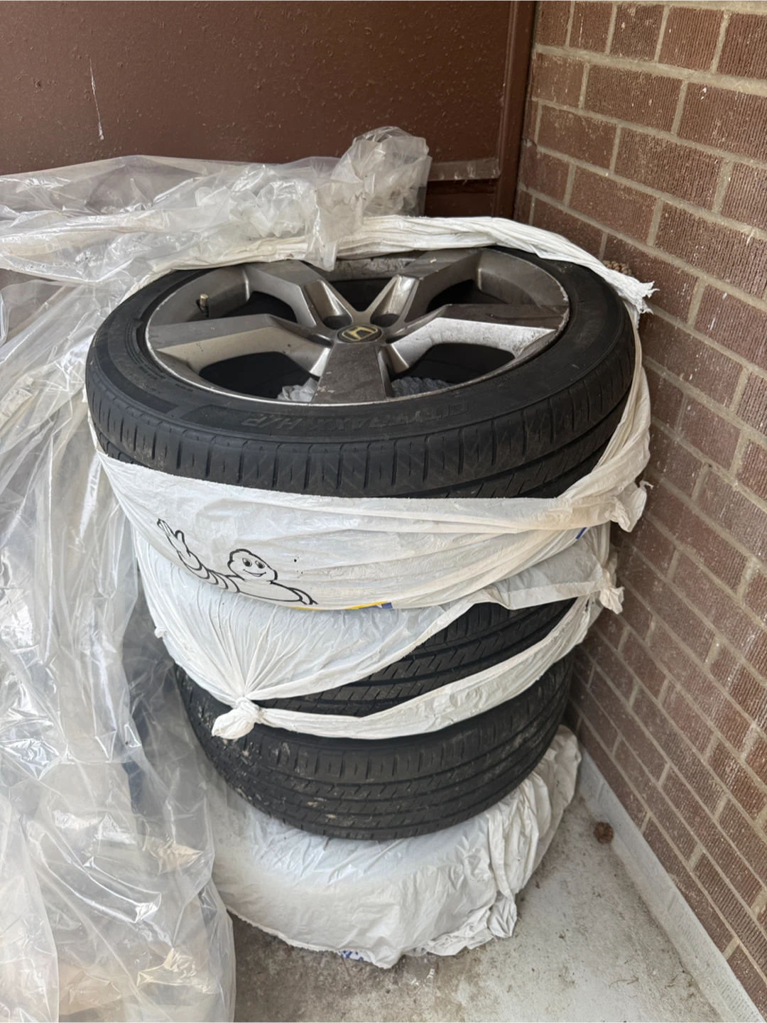 Set of 4 Michelin Tires with Honda Rims - photo 2
