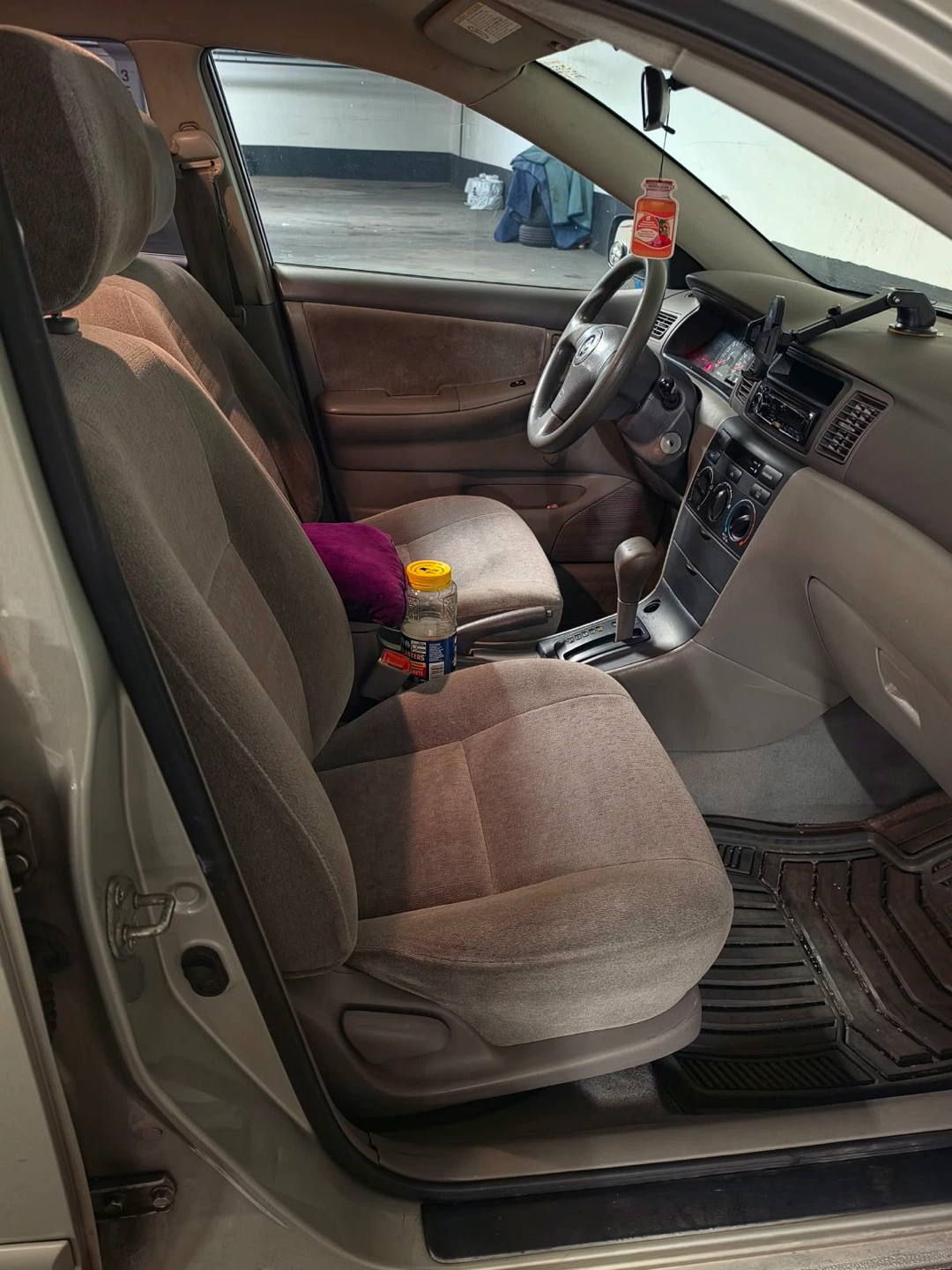 Silver Toyota Corolla LE - photo 5
