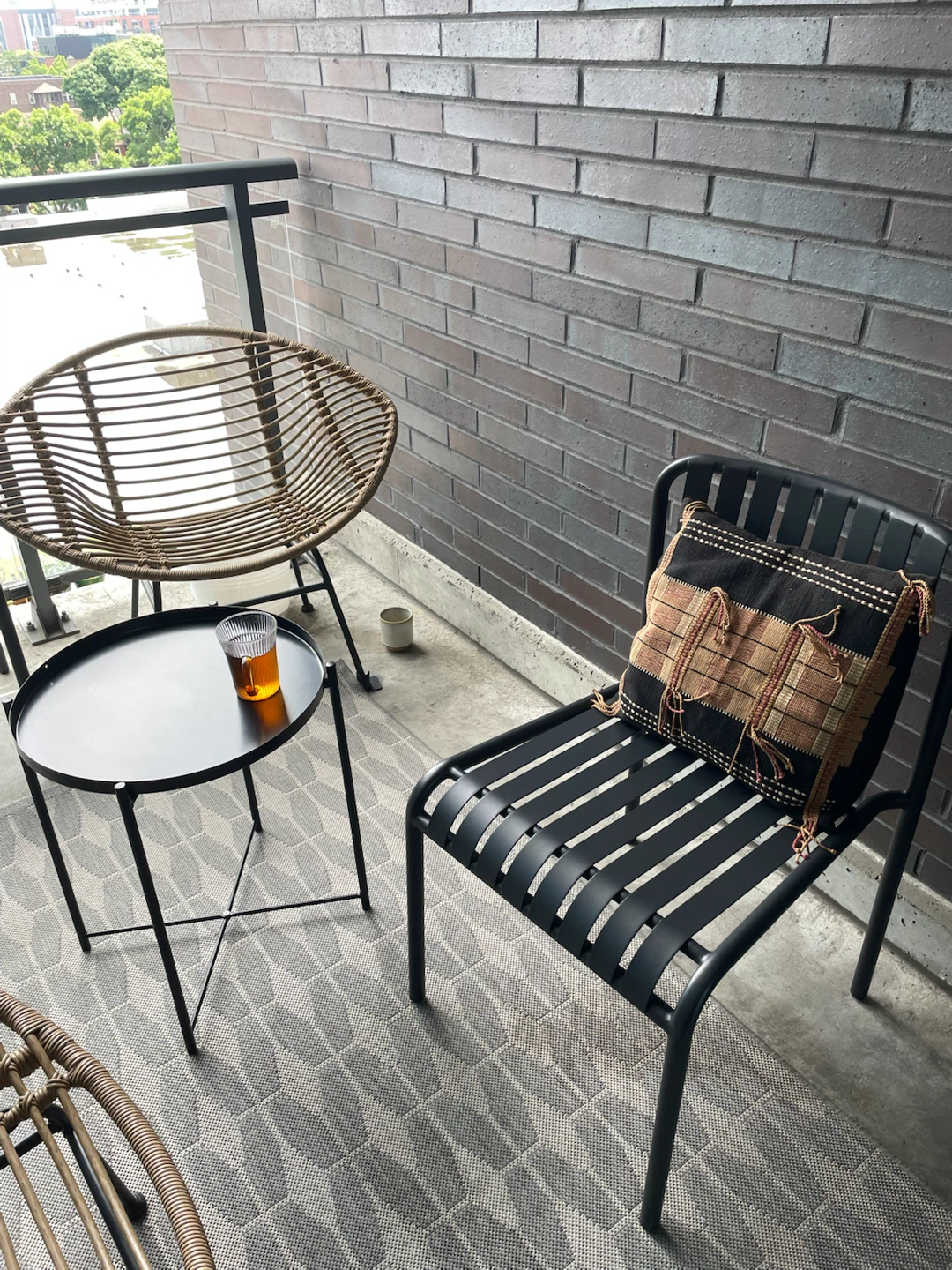 Article stackable chairs (outdoor/indoor)