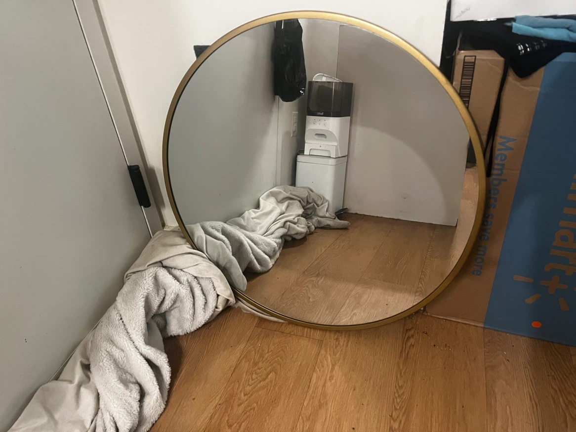 Round Metal Frame Wall Mirror