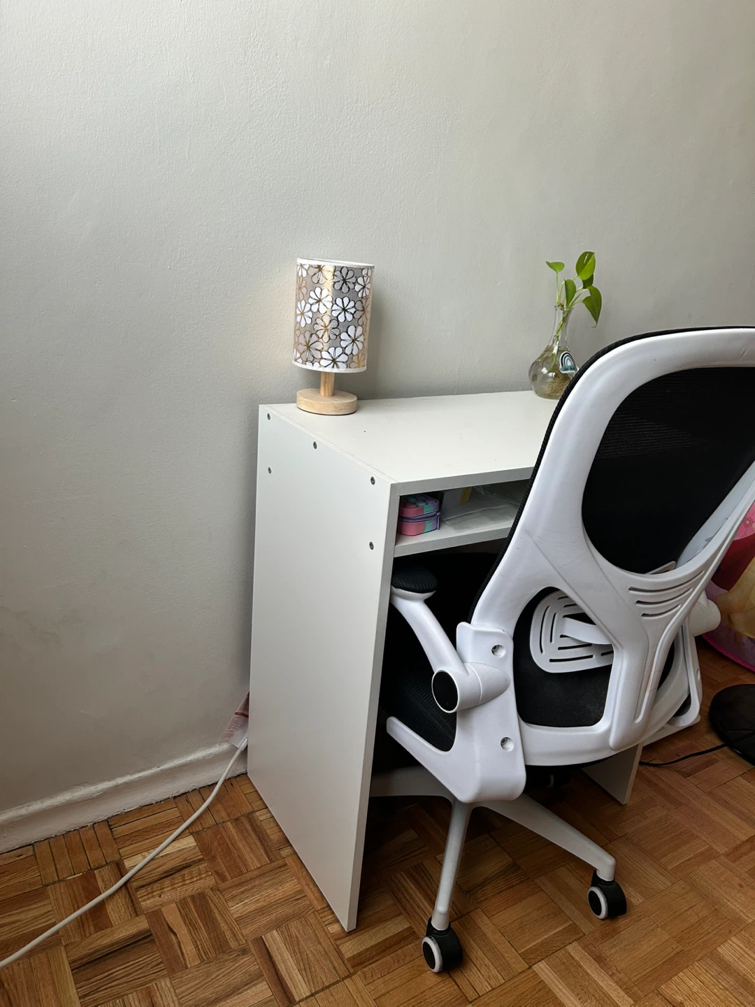 White IKEA TORALD Desk + SONGMICS Office Chair (Good Condition) - photo 5