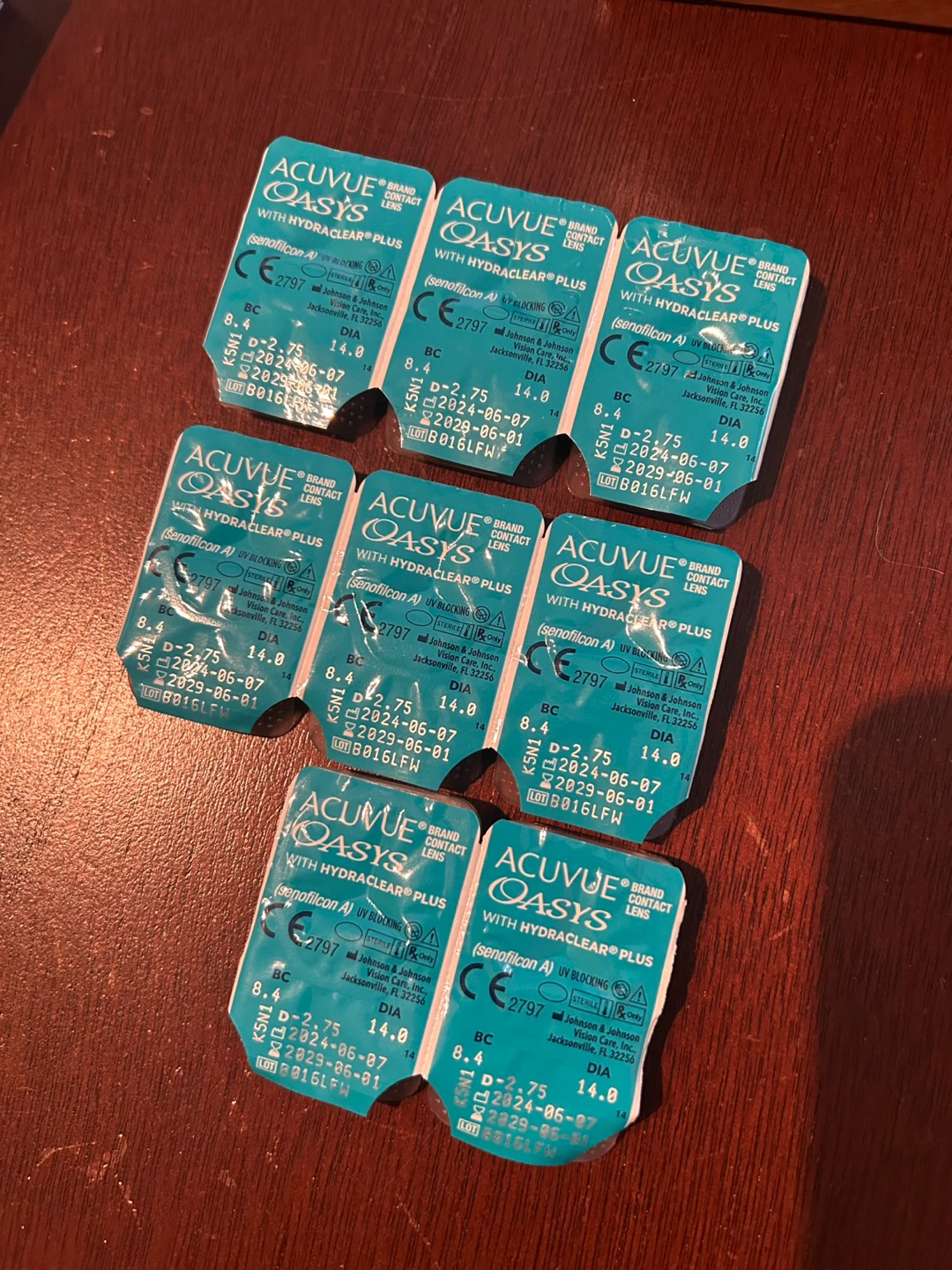 Acuvue Oasys contact lenses -1.75 and -2.75 - photo 3