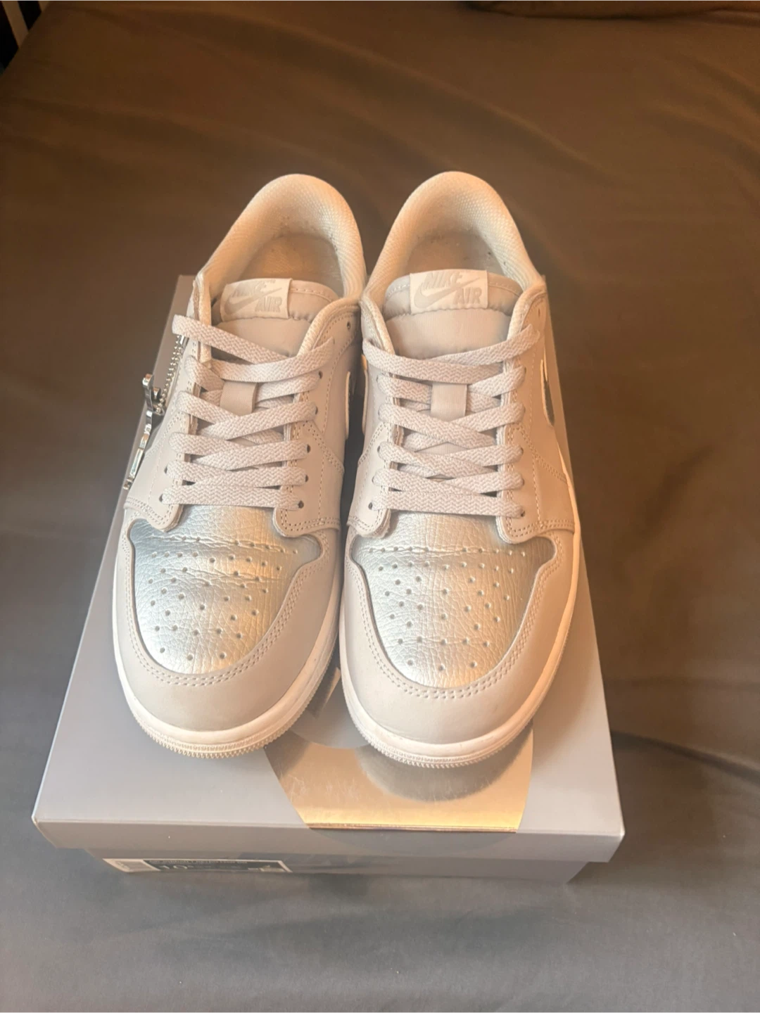 Air Jordan 1 Retro Low OG Neutral Grey/Metallic Silver size 10.5 - photo 2