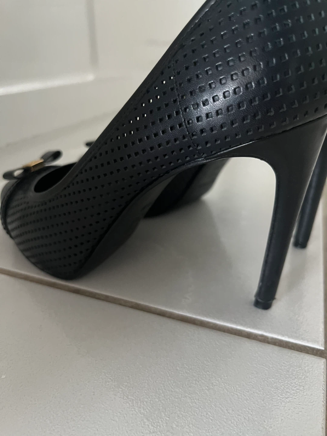 Vintage all leather Tory Burch Black Perforated Heels - photo 3