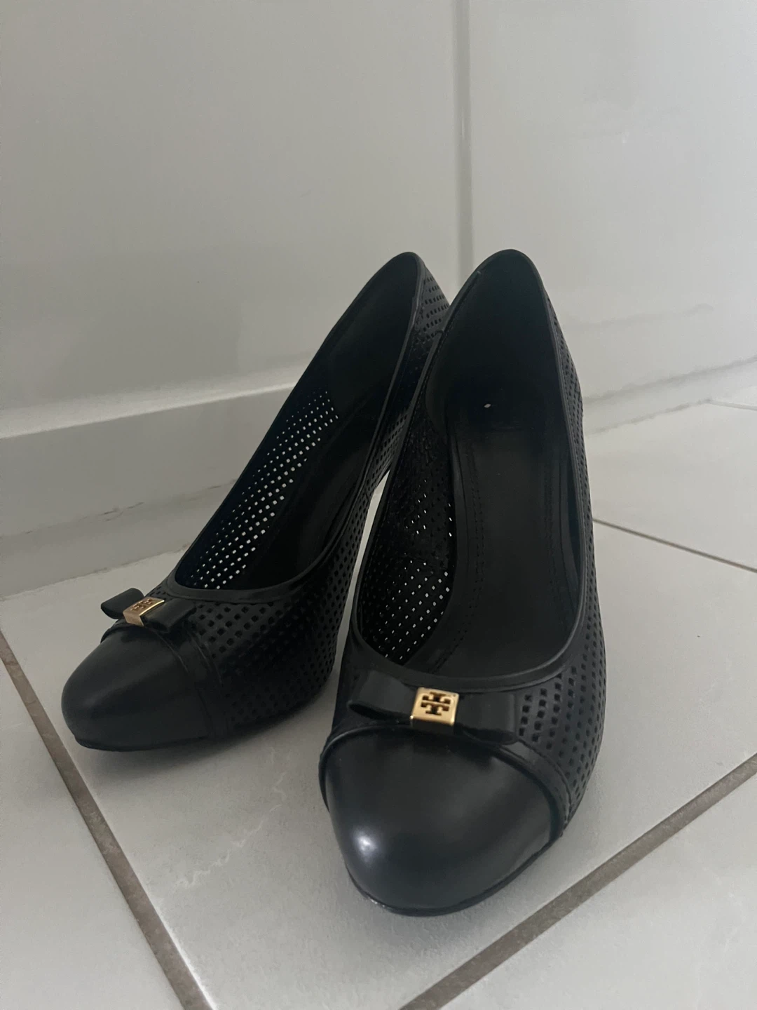 Vintage all leather Tory Burch Black Perforated Heels - photo 5