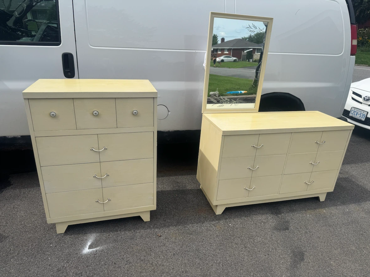 Vintage 2-Piece Bedroom Dresser Set with Mirror