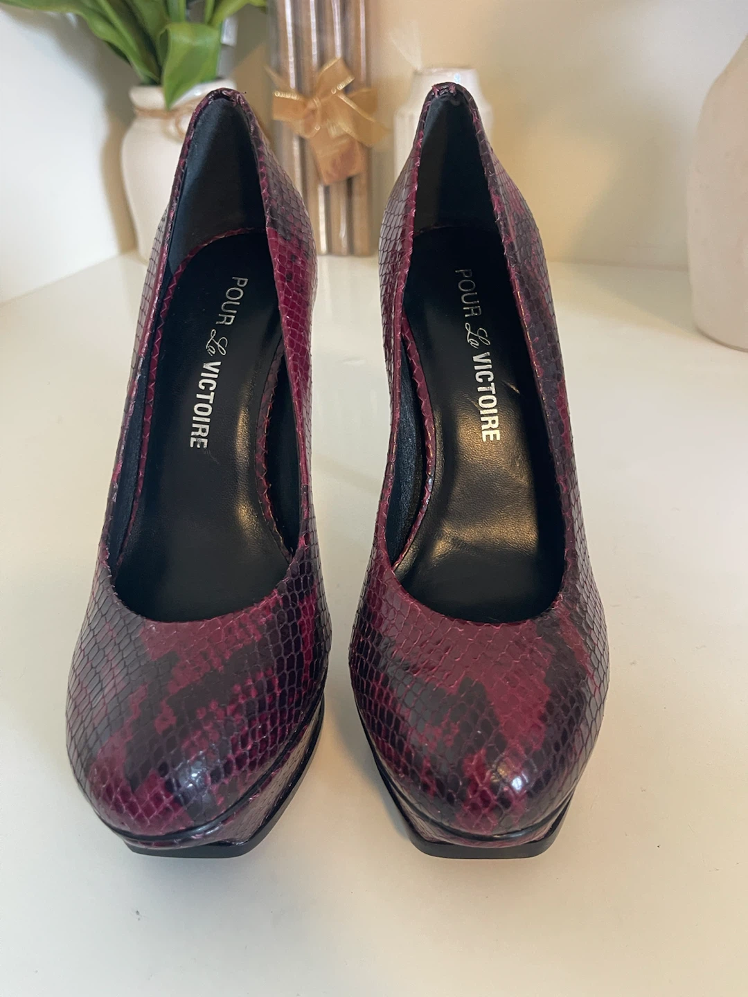 Pour La Victoire Women's Snake Print Platform Heels Size 6.5