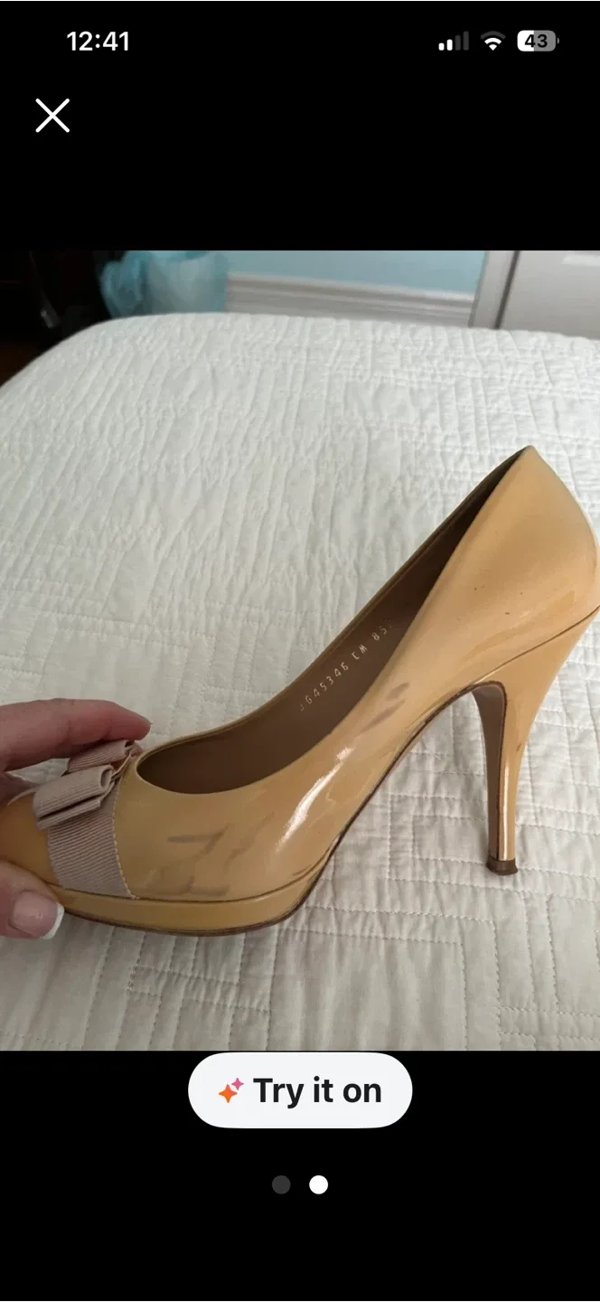 Salvatore Ferragamo Vara Patent Leather Heels Size 8.5 - photo 2