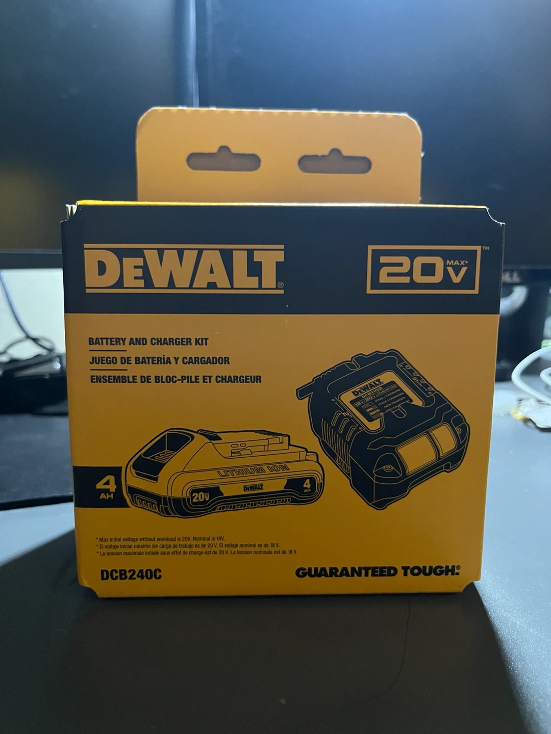 DEWALT 20V MAX Battery and Charger Kit BNIB