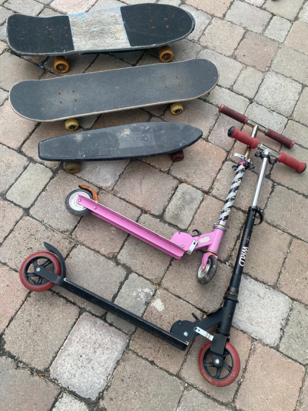 Assorted skateboards and scooters set all for $49 - photo 2