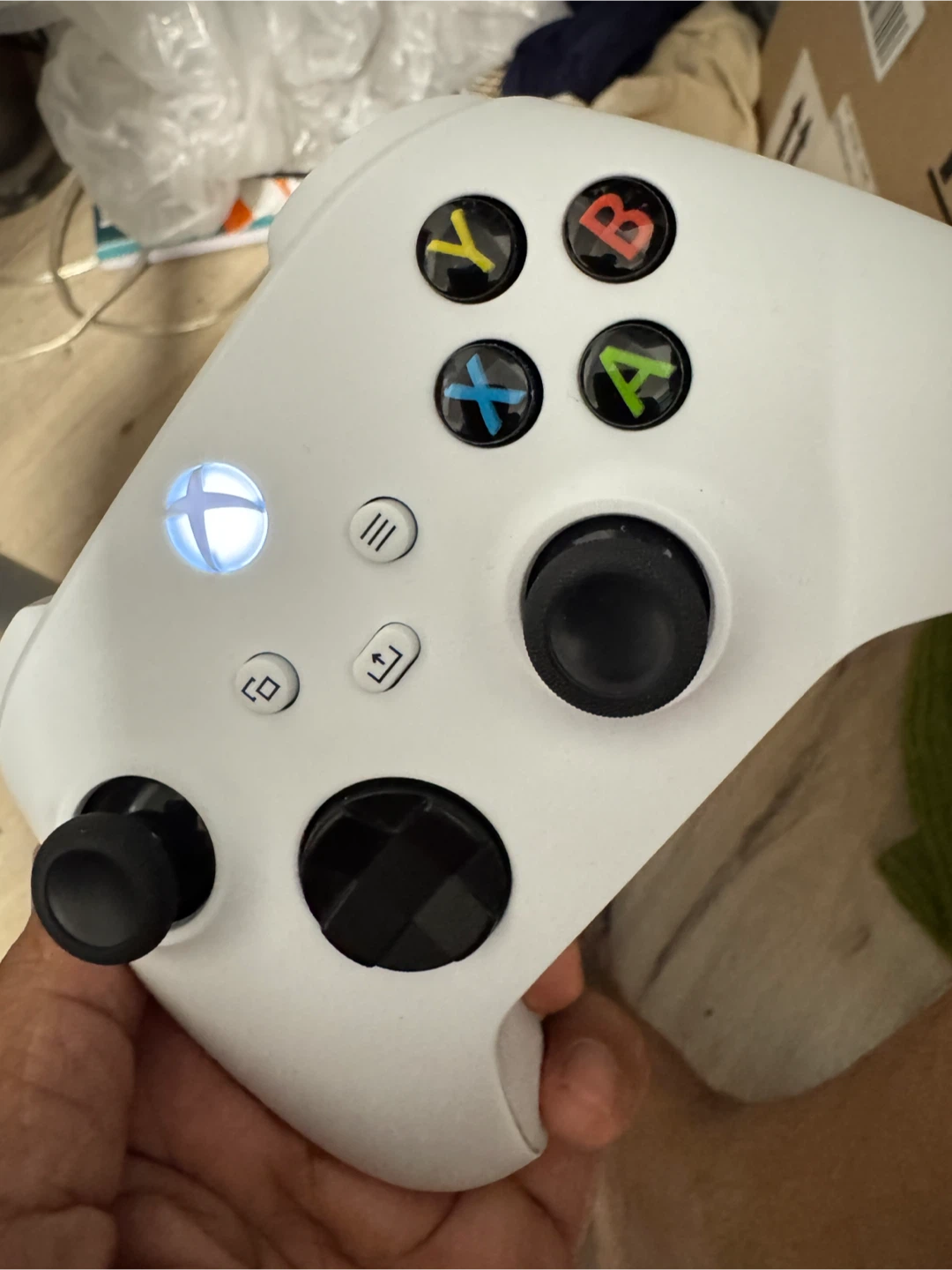 Microsoft Xbox Wireless Controller in Robot White