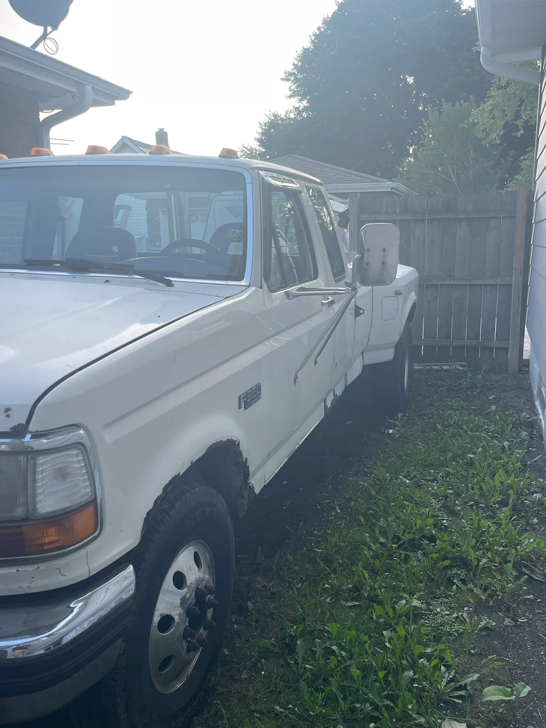 White Ford F-350 Dually Truck