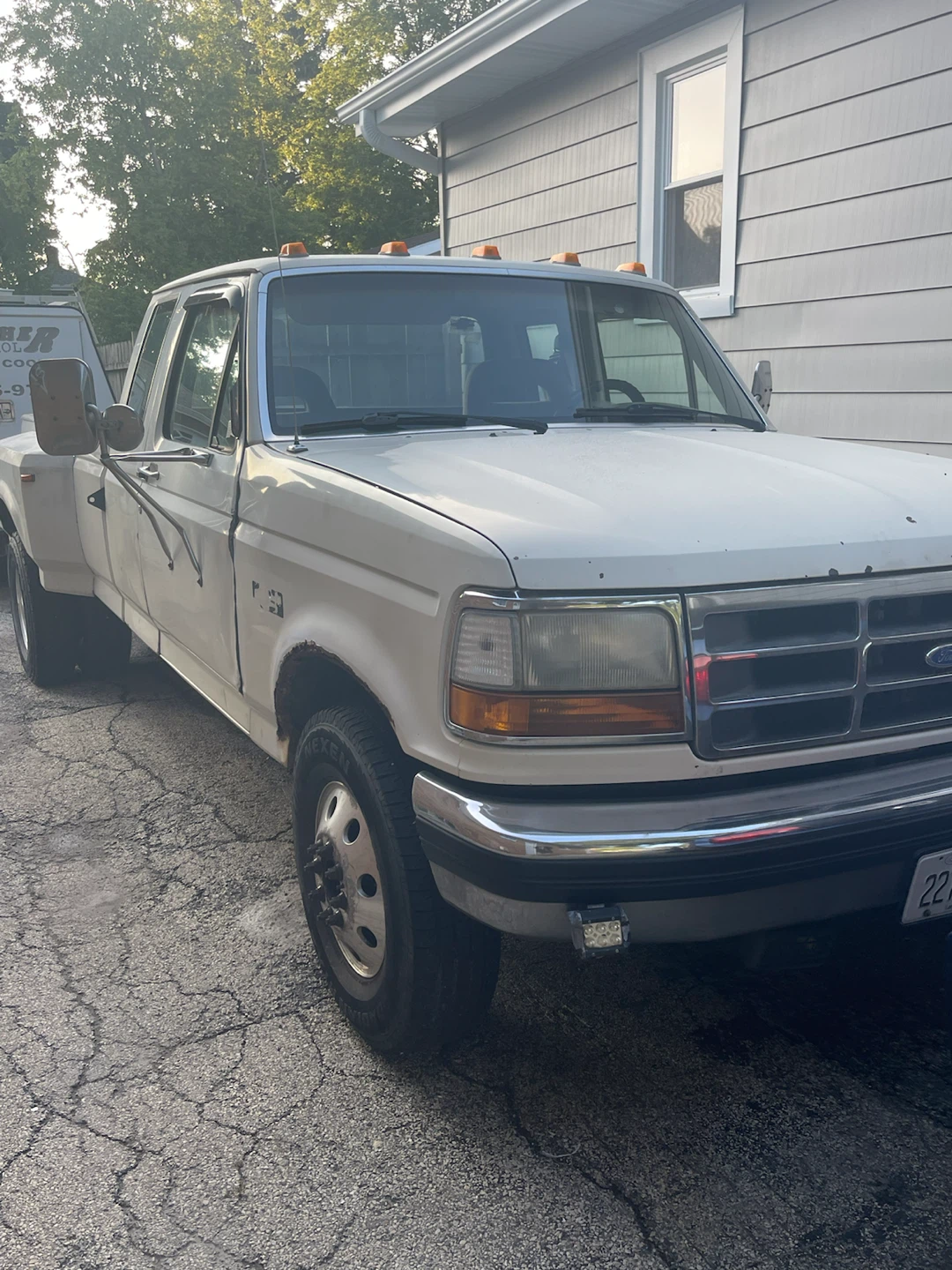White Ford F-350 Dually Truck - photo 2