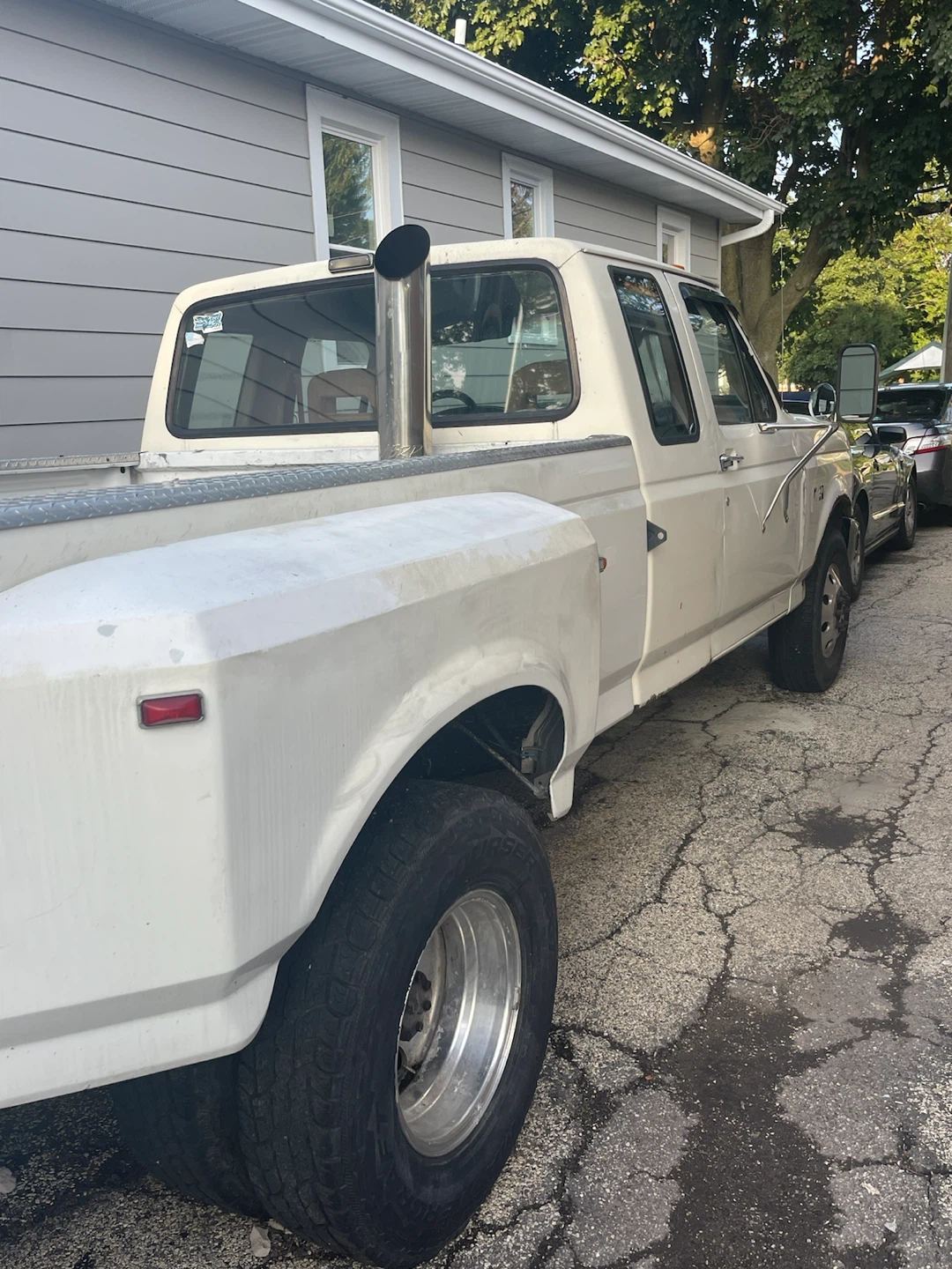 White Ford F-350 Dually Truck - photo 3