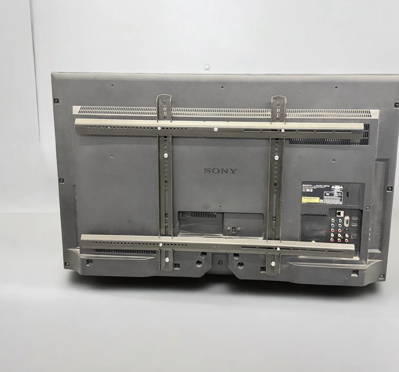 Sony Bravia 40” TV (KDL-40EX710) + Wall Mount - photo 2