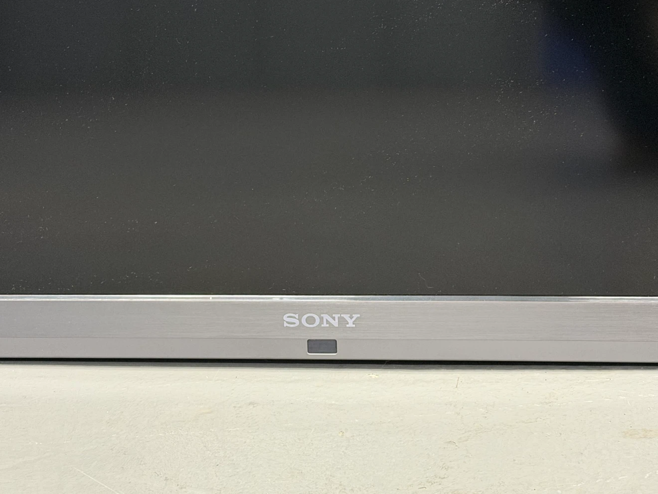 Sony Bravia 40” TV (KDL-40EX710) + Wall Mount - photo 3