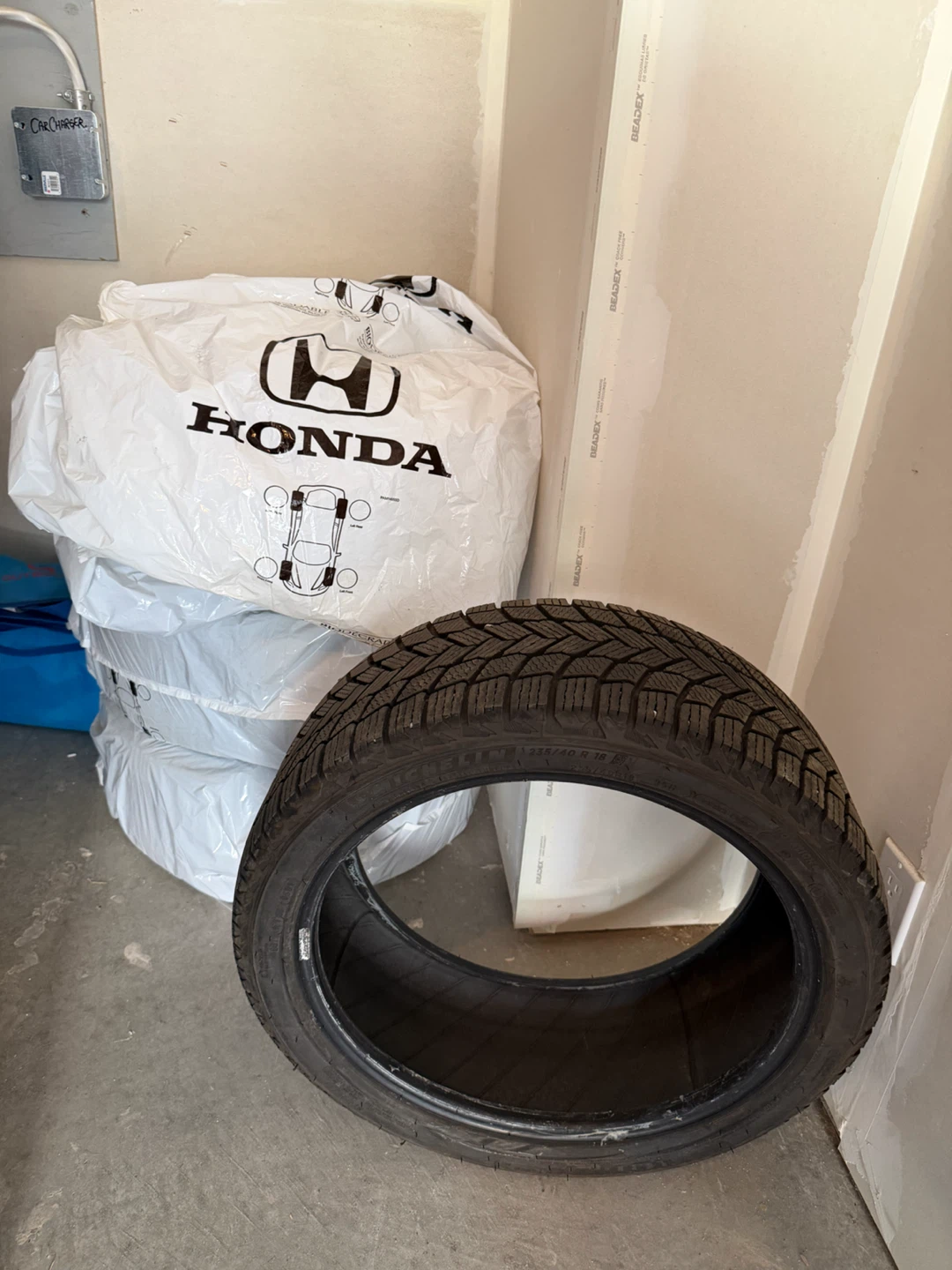 MICHELIN X-Ice Snow Winter Tires 235/40 R18 H (95)