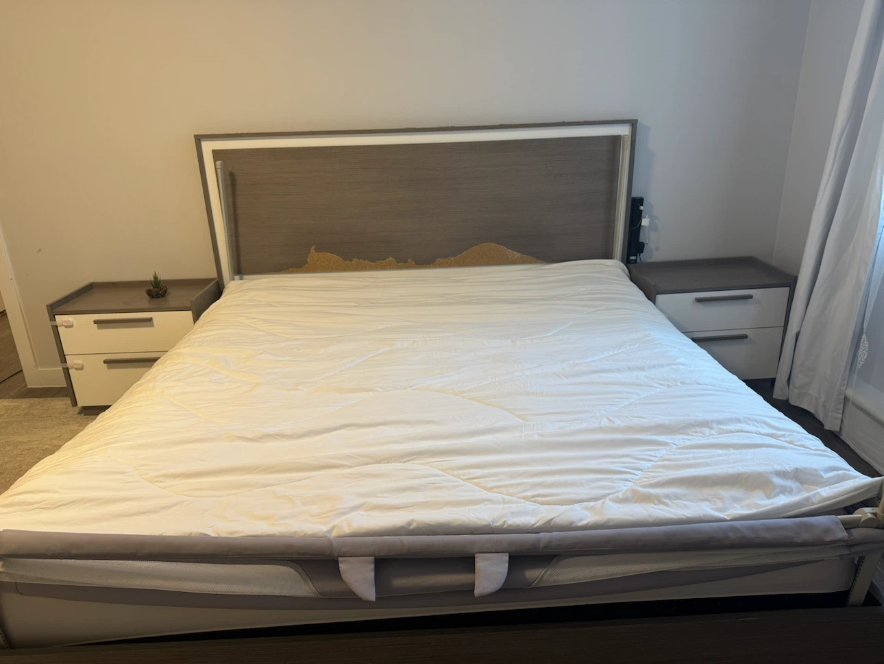 Two-drawer nightstand and king bed - photo 2
