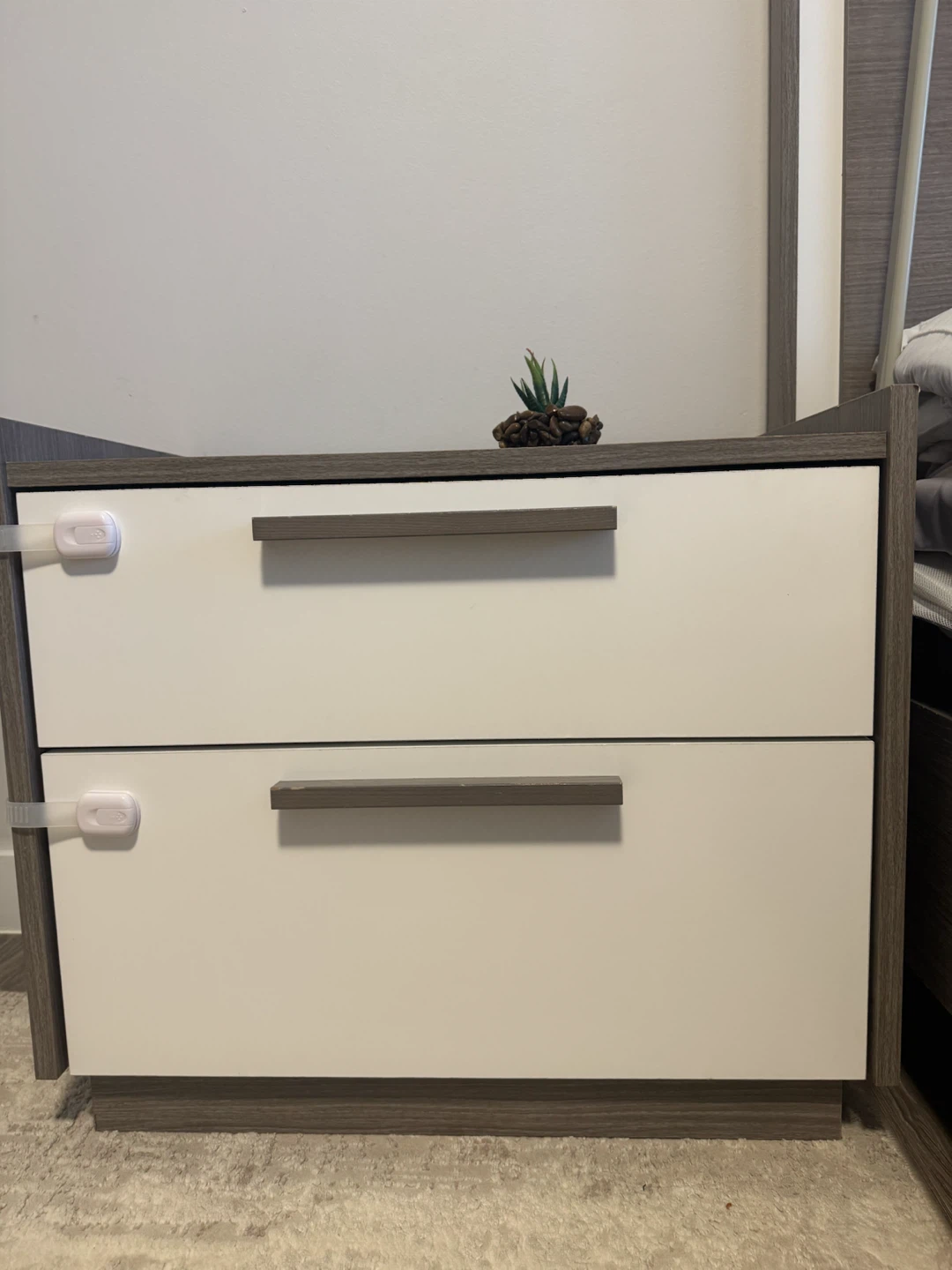 Two-drawer nightstand and king bed - photo 3
