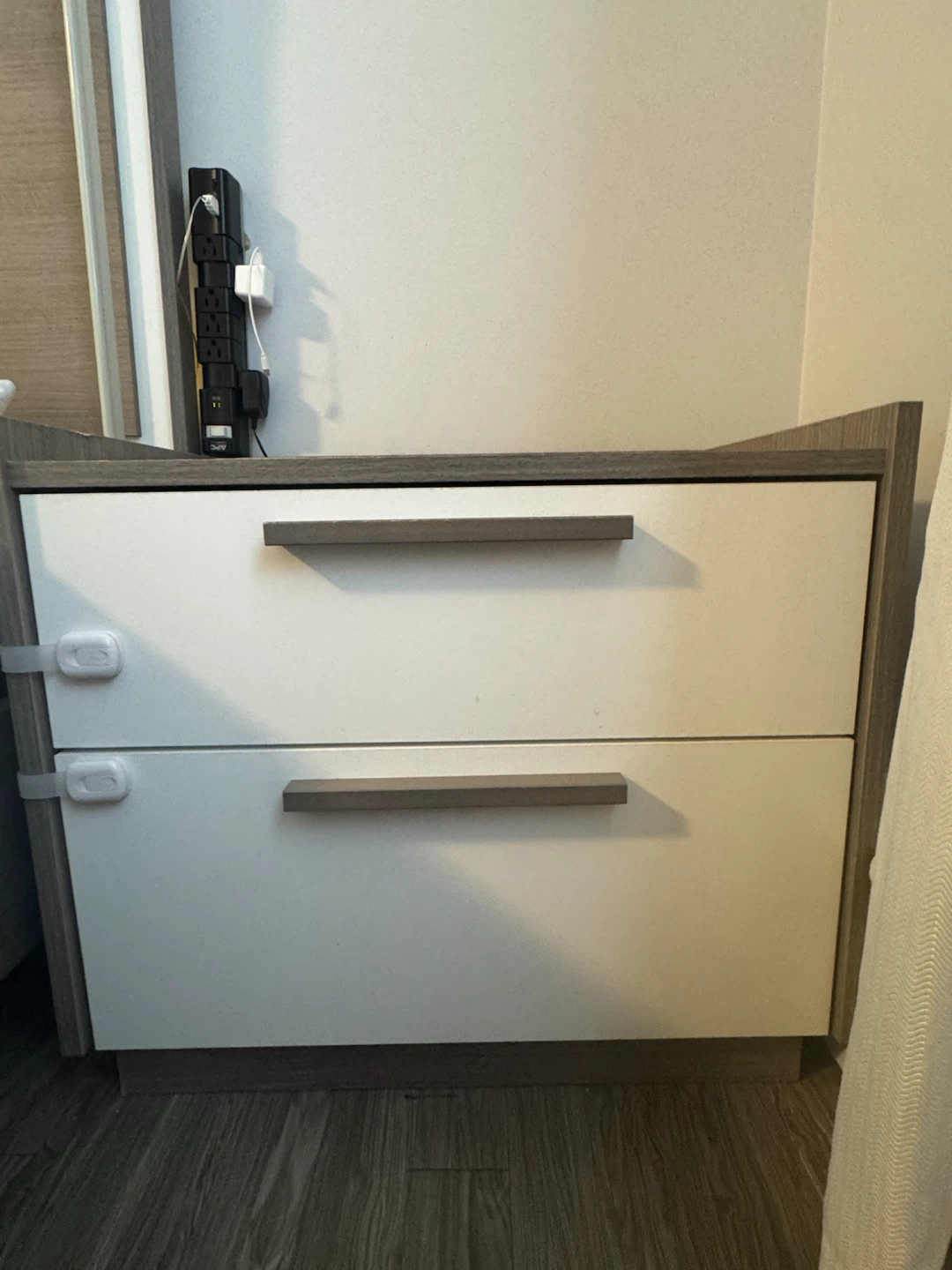 Two-drawer nightstand and king bed - photo 4