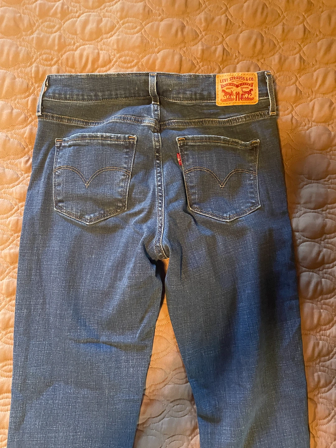 Levi's 312 Shaping Slim Jeans