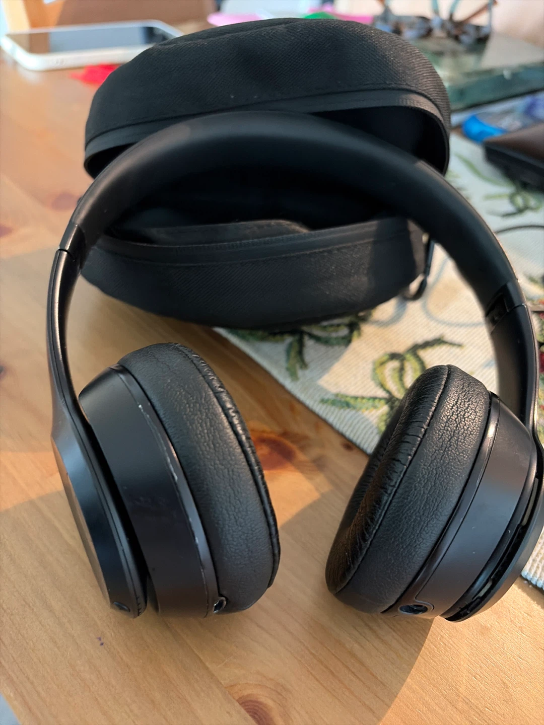 Beats Solo 3 Wireless On-Ear Headphones - Matte Black - photo 2
