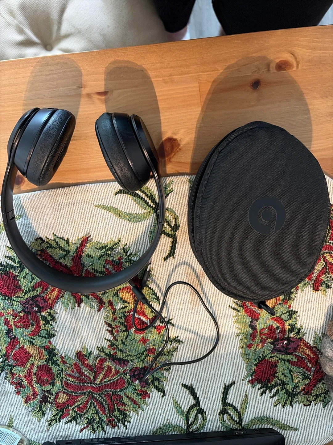 Beats Solo 3 Wireless On-Ear Headphones - Matte Black - photo 4