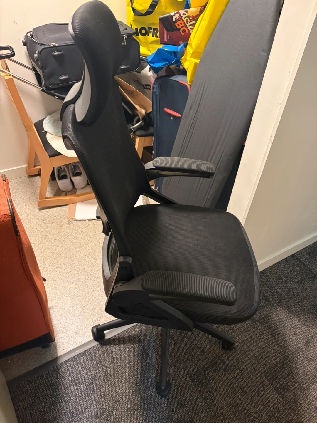 Black Ergonomic Mesh Office Chair - photo 2