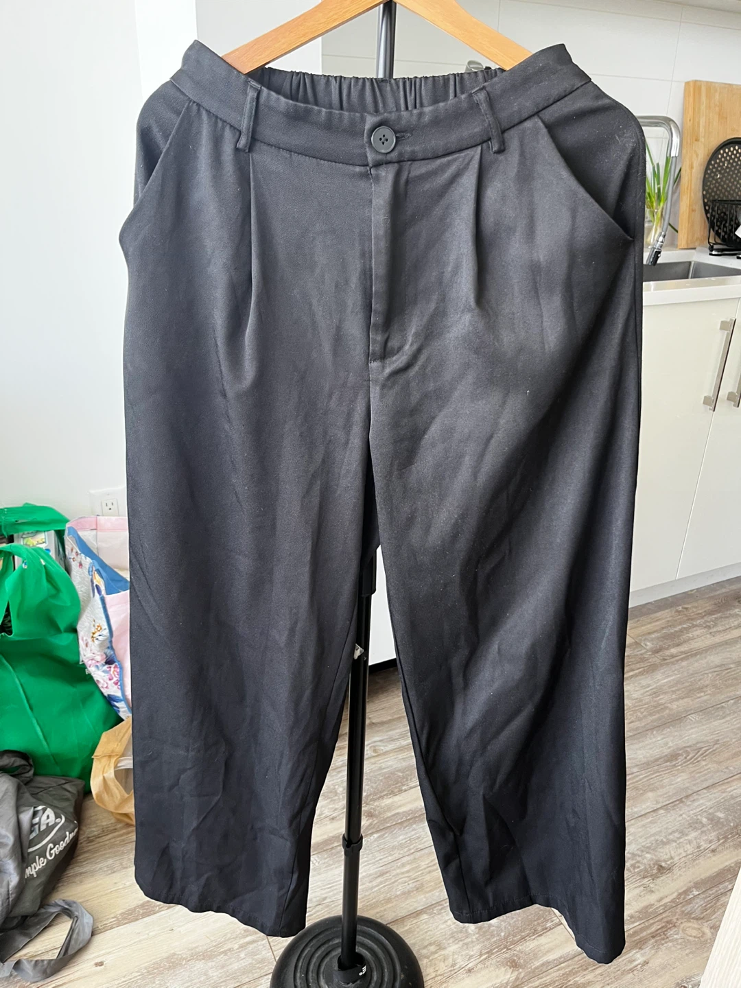 Black Wide-Leg Cropped Pants