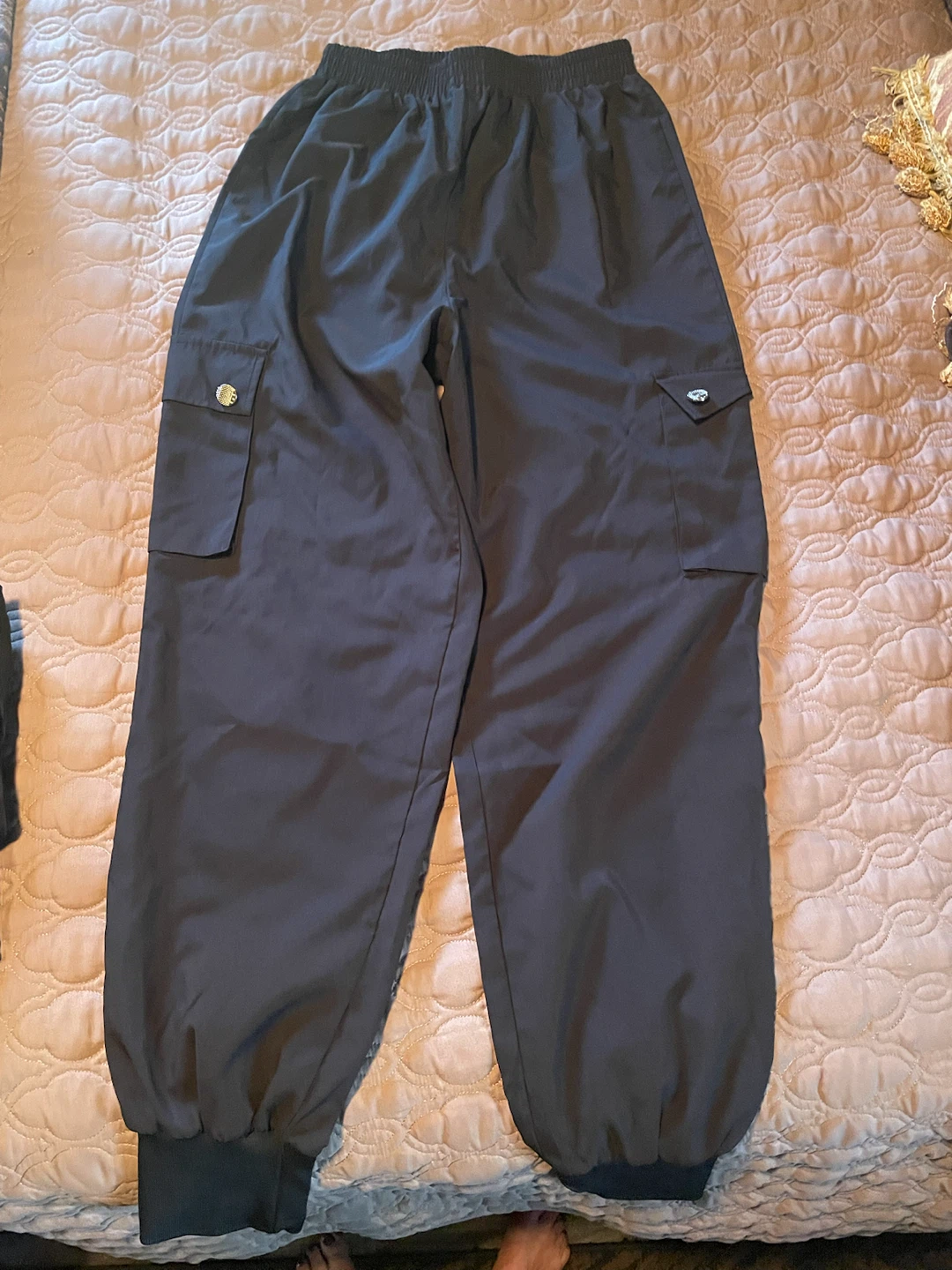 Sommer Ray Black V-Waist Leggings & SHEIN Cargo Joggers - photo 2