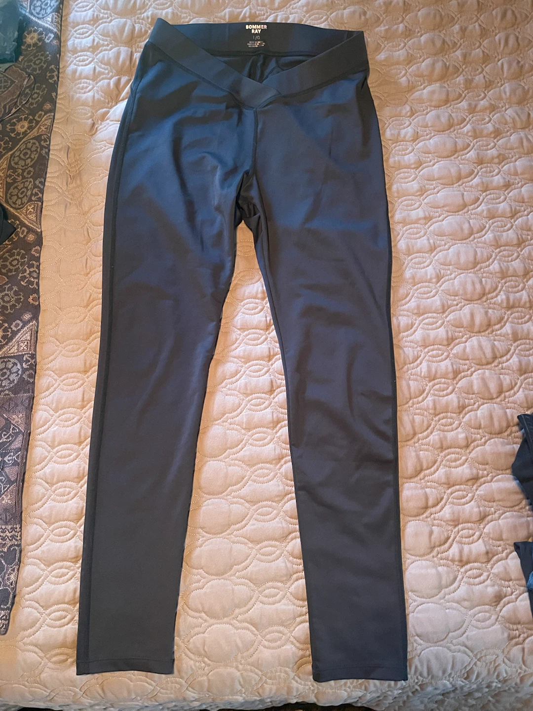 Sommer Ray Black V-Waist Leggings & SHEIN Cargo Joggers - photo 4