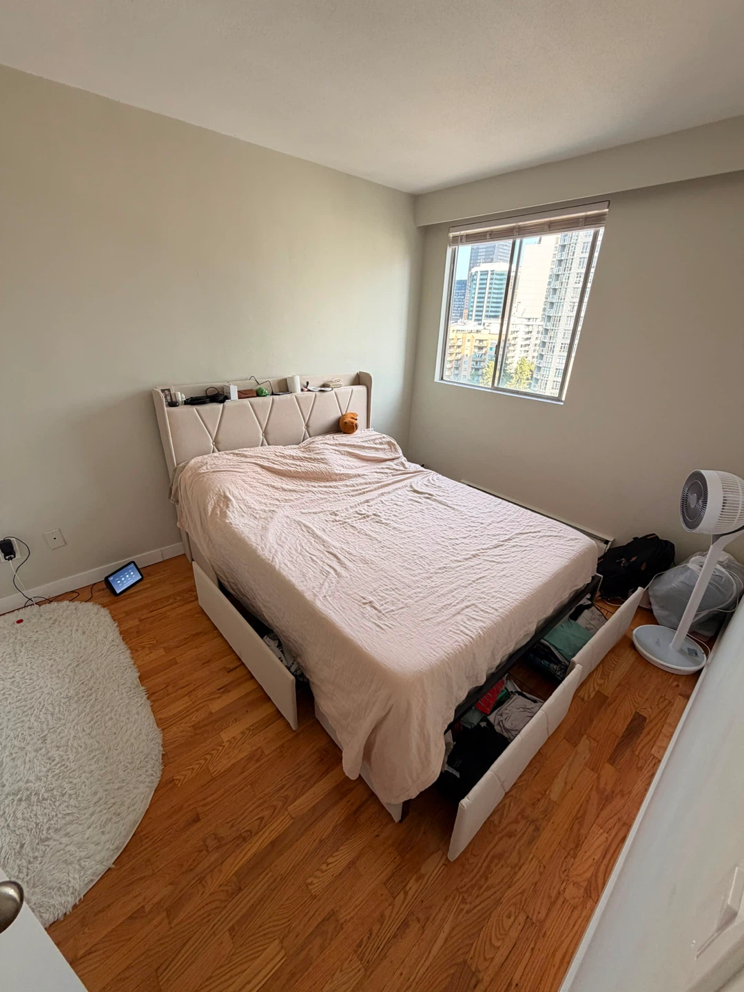 Bed frame with storage and power + Queen size mattress - photo 3