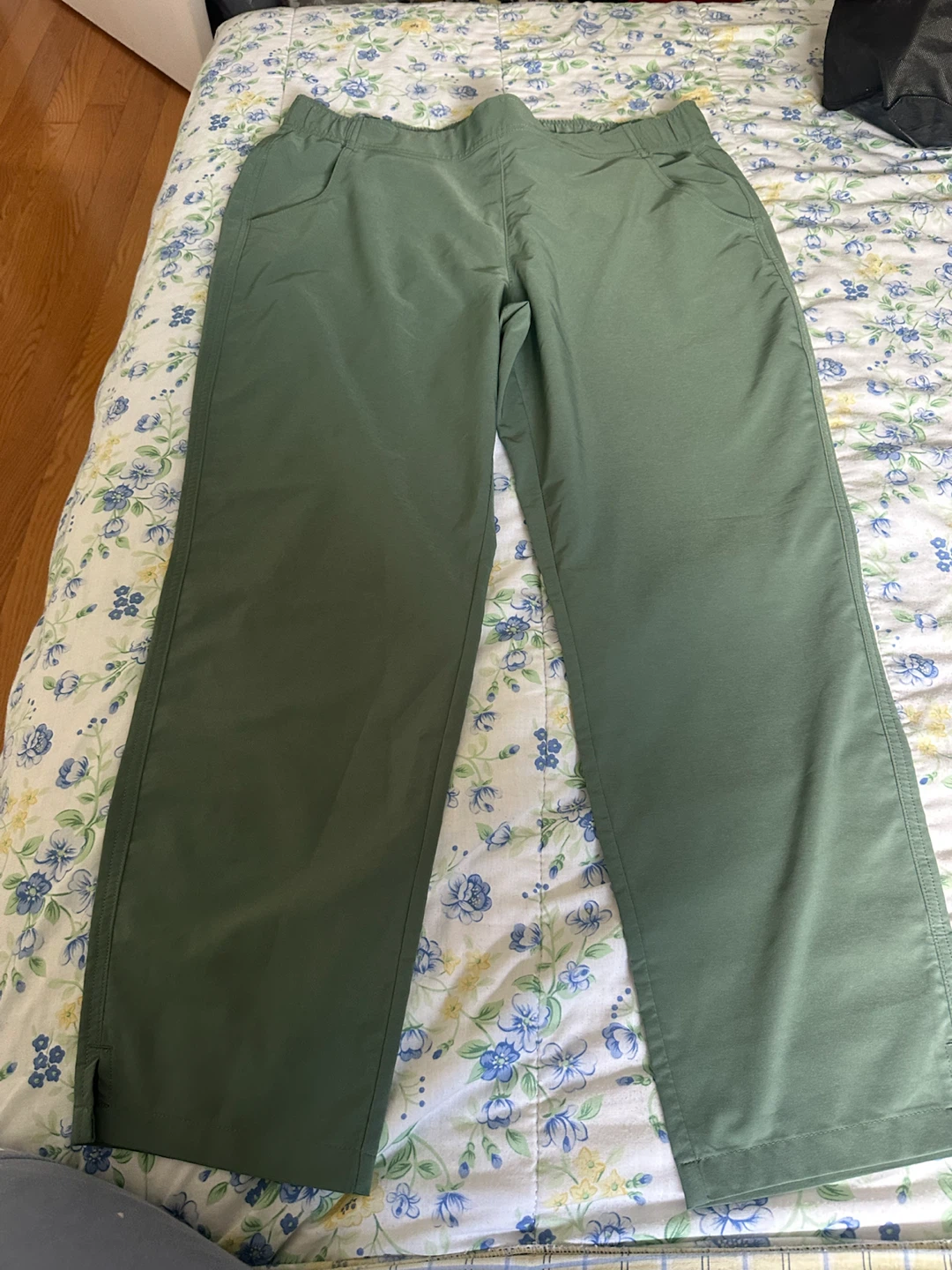 Eddie Bauer Women's Size L Green Cargo Pants