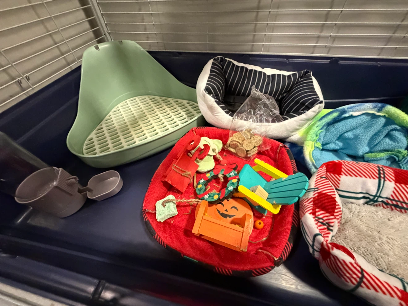 Small animal cage and supplies - photo 3