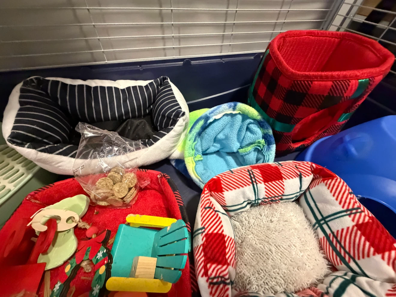 Small animal cage and supplies - photo 4