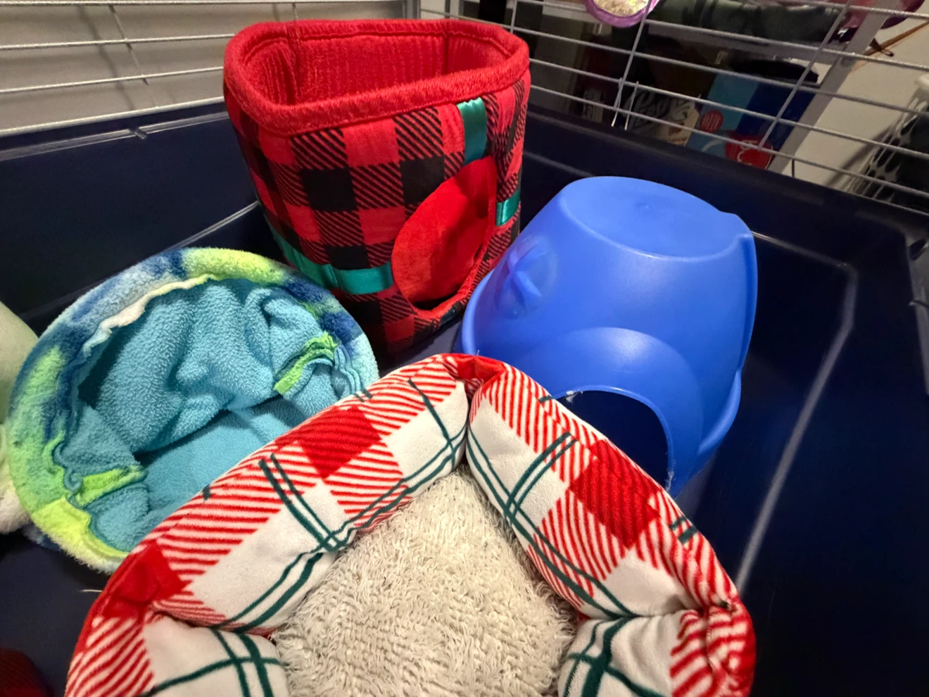 Small animal cage and supplies - photo 5