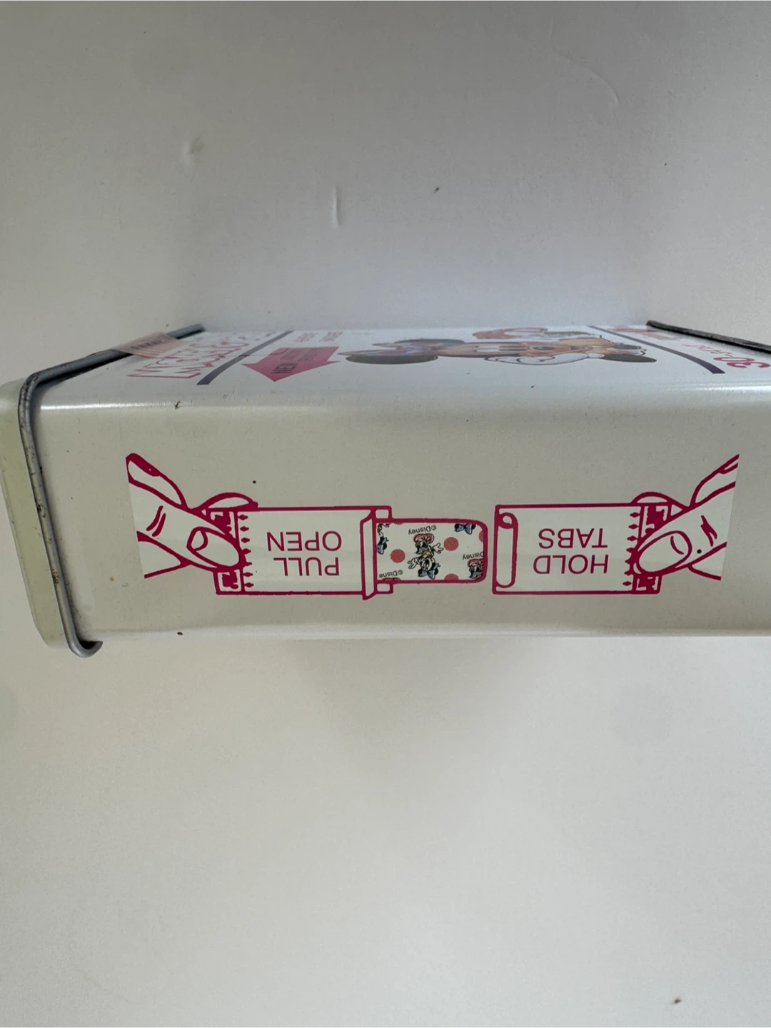 Disney Mickey & Pals Minnie Mouse Bandage Tin - photo 4
