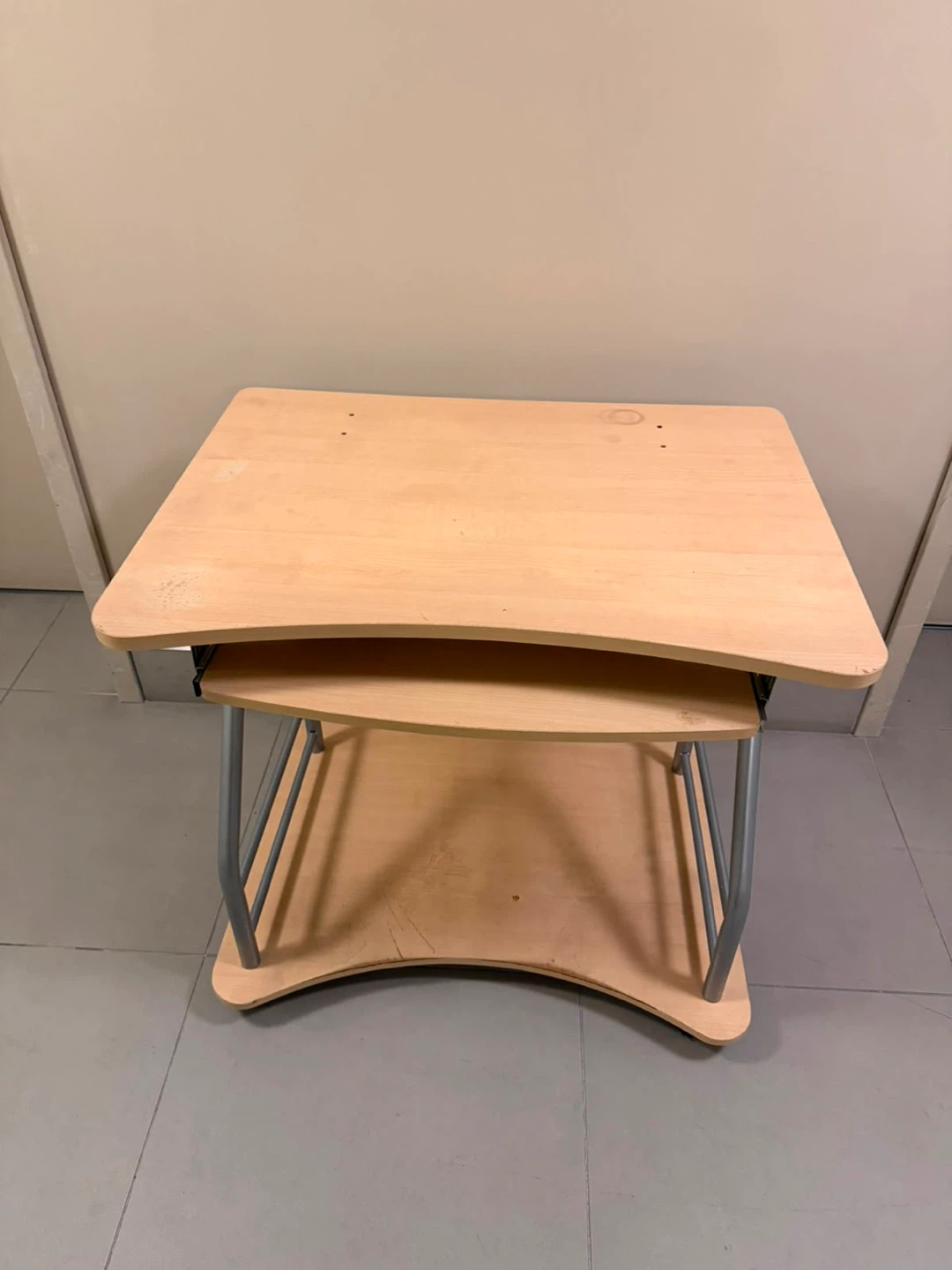 Computer table- can disassemble it - photo 2