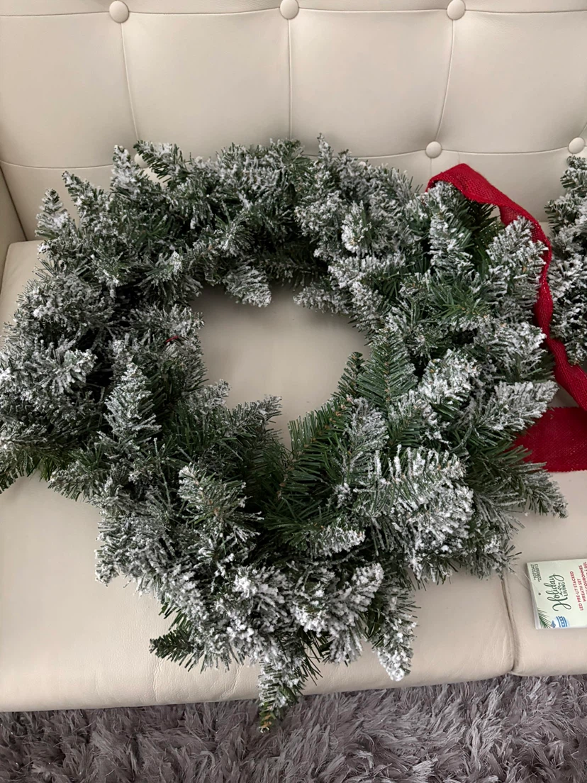 Set of 2 Artificial Christmas Wreaths with Lights - photo 2