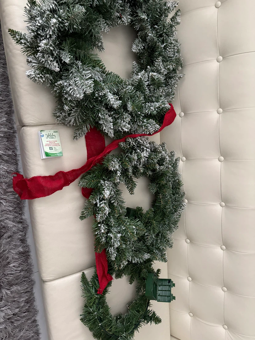 Set of 2 Artificial Christmas Wreaths with Lights - photo 3