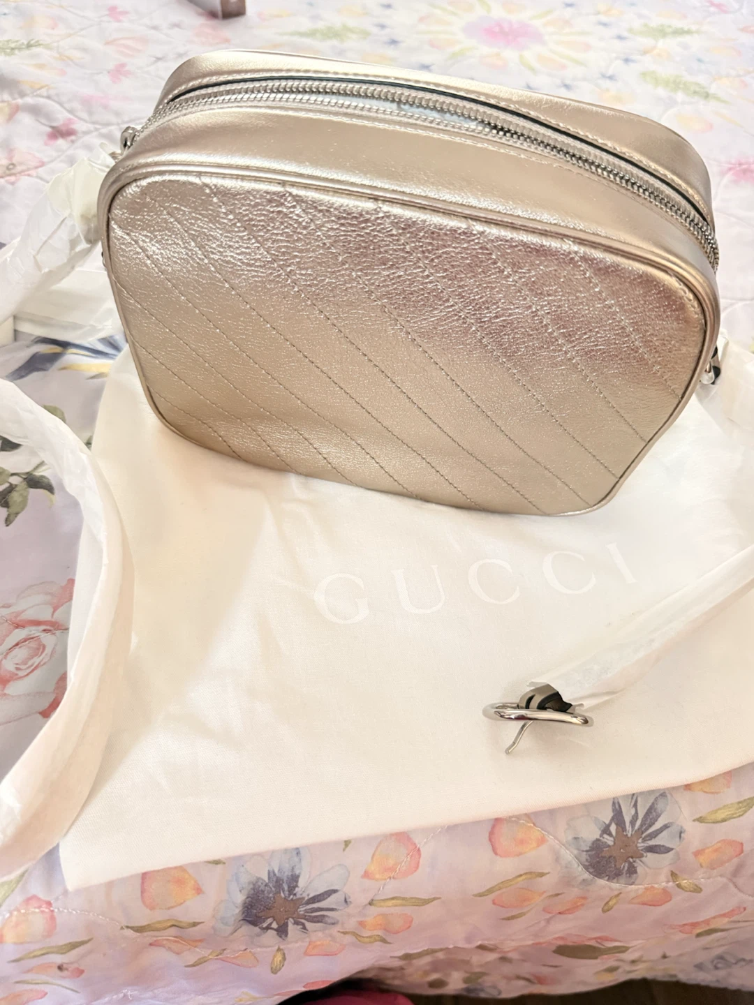 Gucci Metallic Leather Camera Bag - photo 3