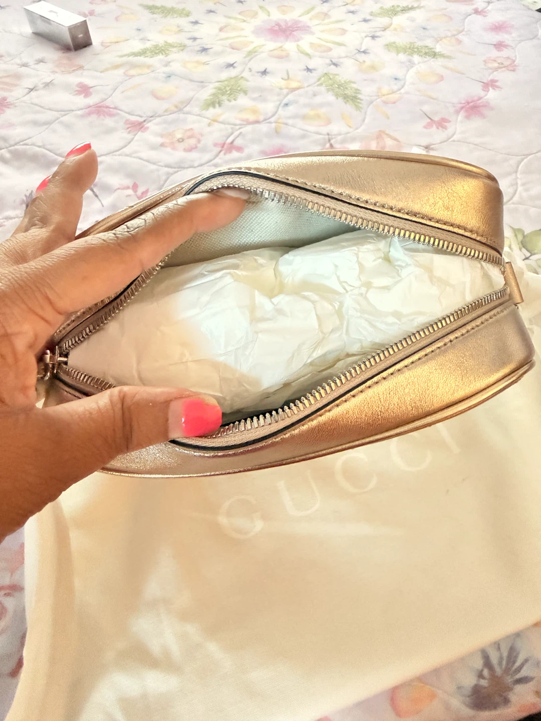 Gucci Metallic Leather Camera Bag - photo 4