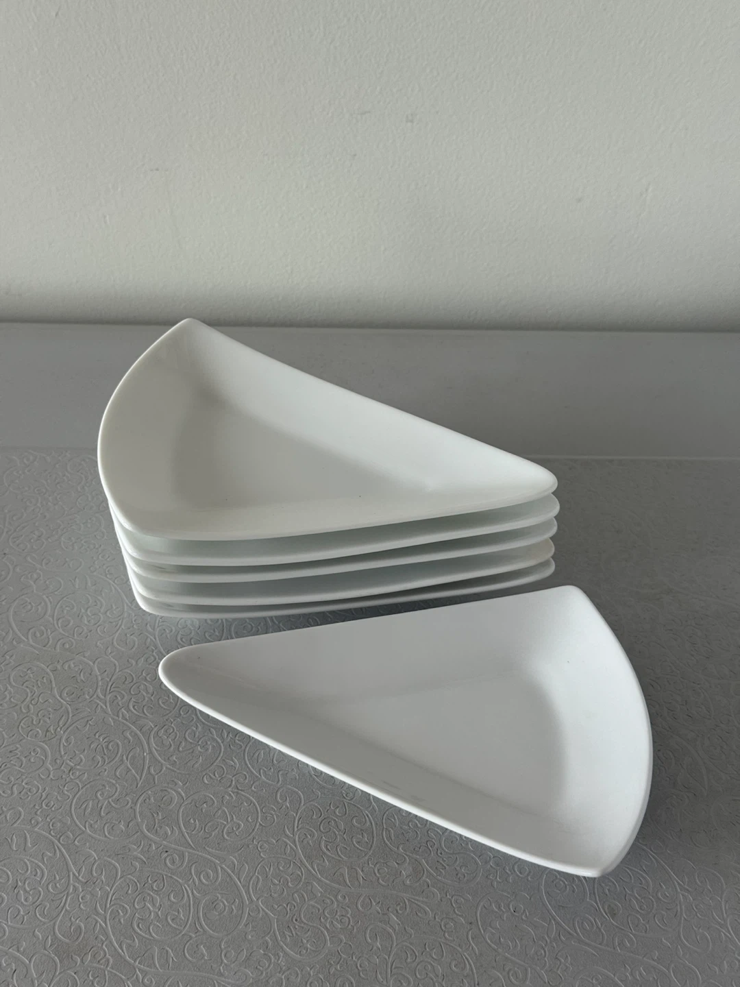 White triangle Plates (Set of 6)