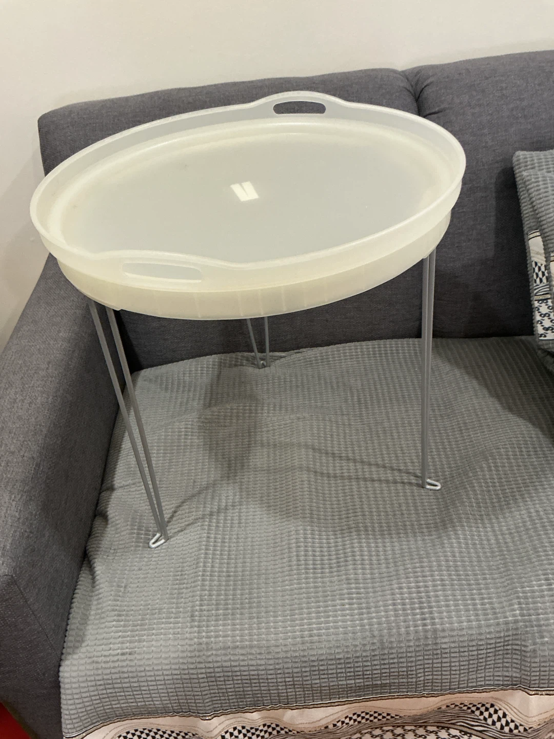 Indoor/outdoor plastic tray table - photo 2