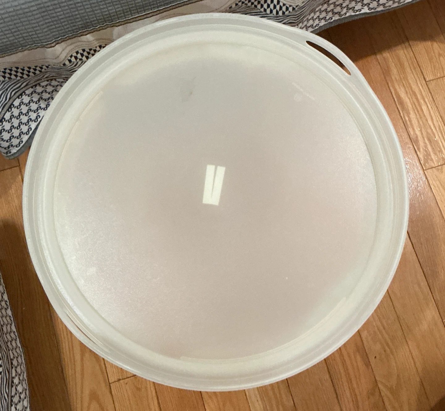 Indoor/outdoor plastic tray table - photo 4