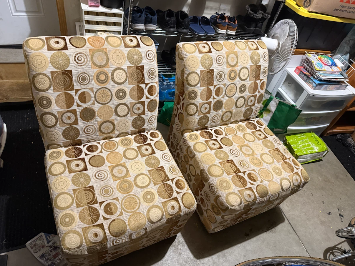 Chairs with Ottomans - photo 3
