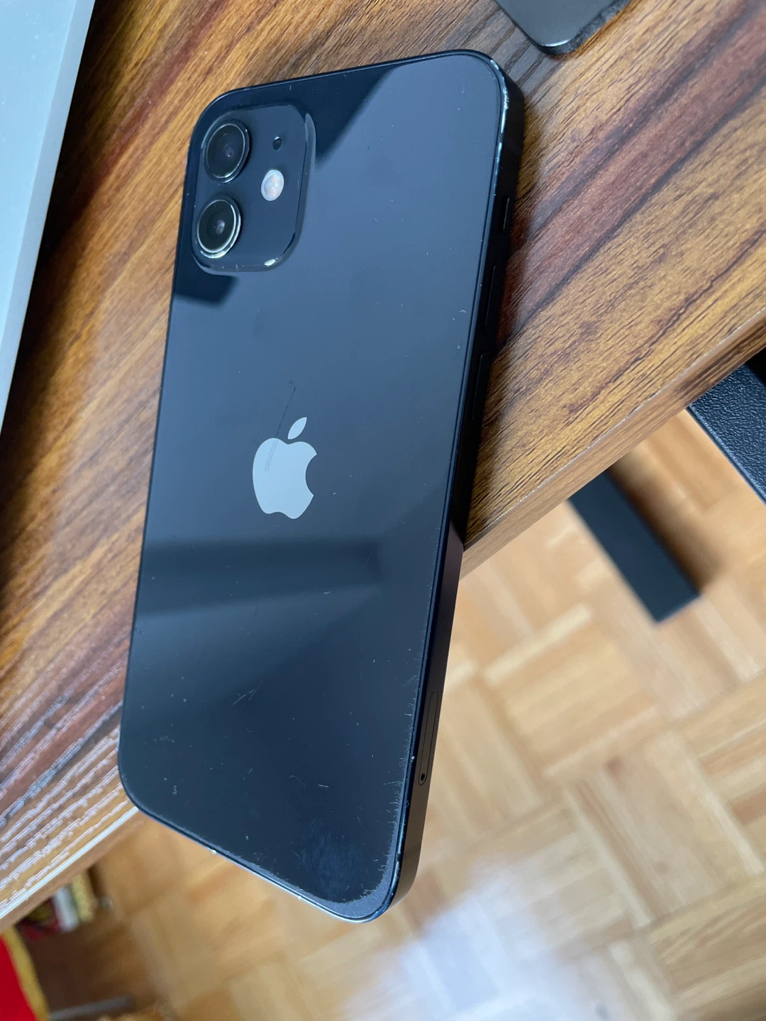iPhone 12 - photo 2