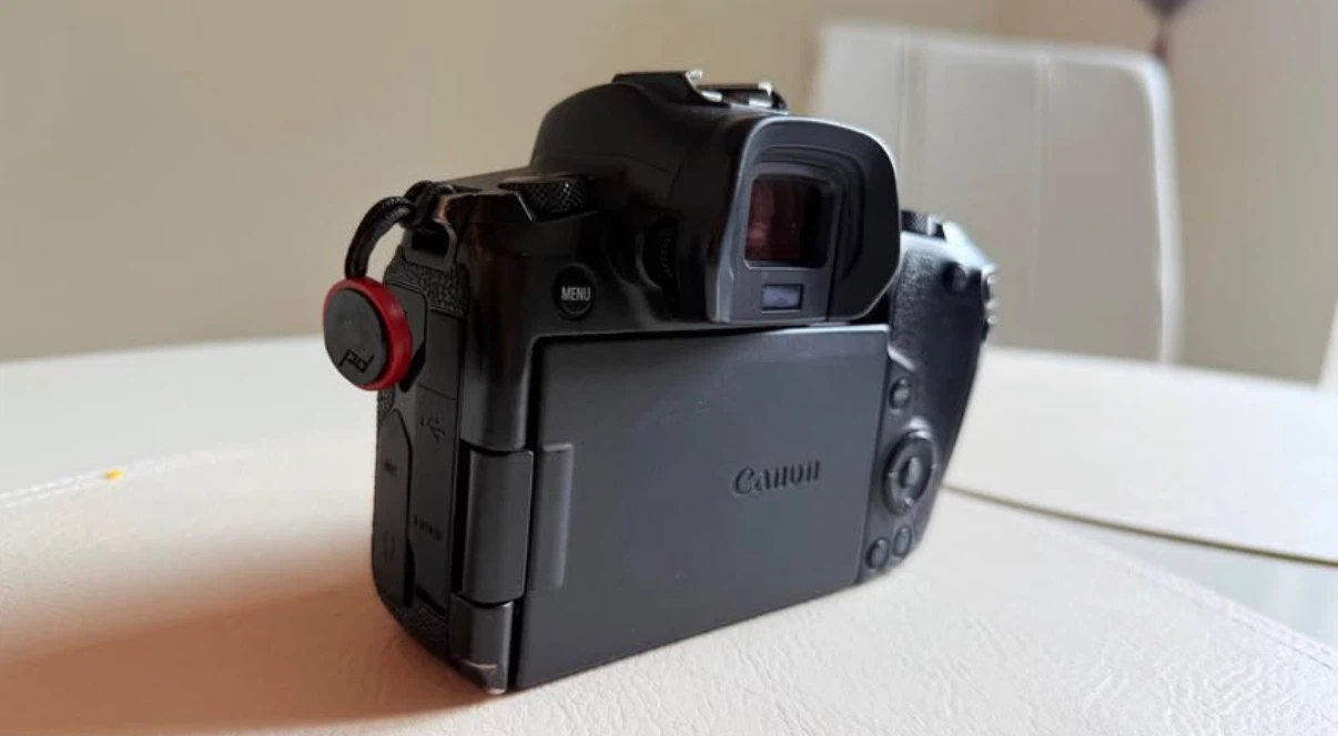 Canon EOS R Mirrorless Camera - photo 3